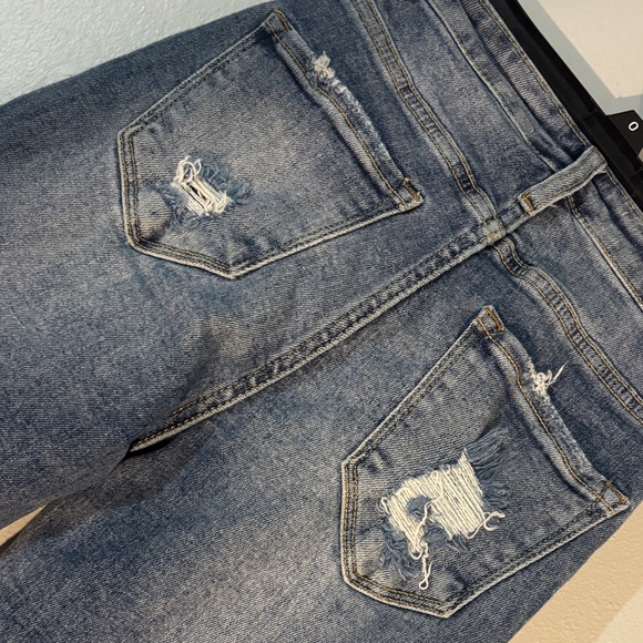 Distressed Risen Blue Jeans - Picture 10 of 12